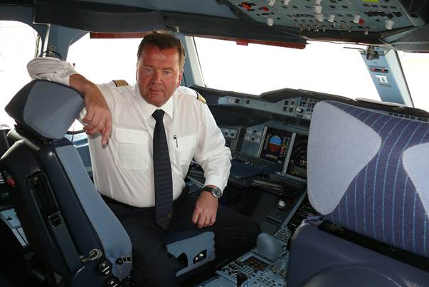 Kapitän Werner Knorr, der Chef-Pilot der Lufthansa, steuerte die Maschine selbst