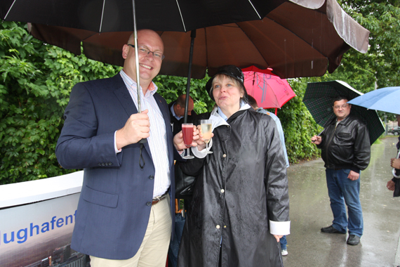 Bernhard Wodl (SWISS) und Helga Eichberger (SIA) trotzten dem schlechten Wetter