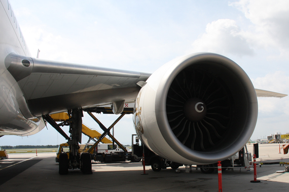 Gewaltige 3,5m Durchmesser misst das GE 90 Triebwerk der Boeing 777-300ER