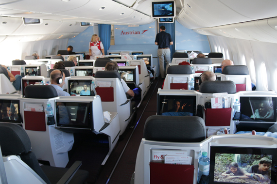 Die großzügige Boeing 777 Business Class bietet bis zu 48 Passagieren Platz