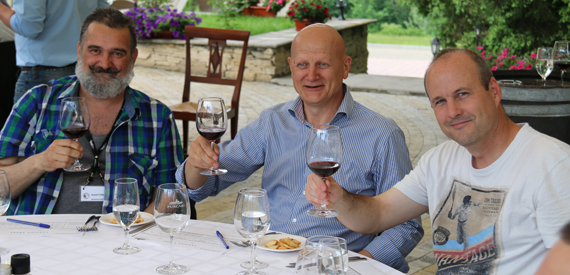 Unsere gemeinsame Vereinsreise endete genauso gesellig mit moldawischen Wein, wie Sie begann