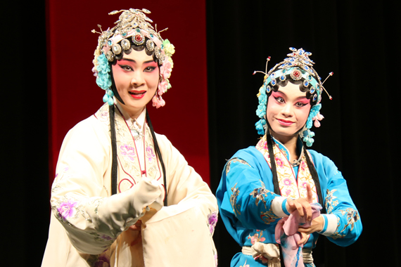 Eine neue Erfahrung- Chinesische Oper im Taipeh Eye mit schrillen Tönen und viel Akrobatik